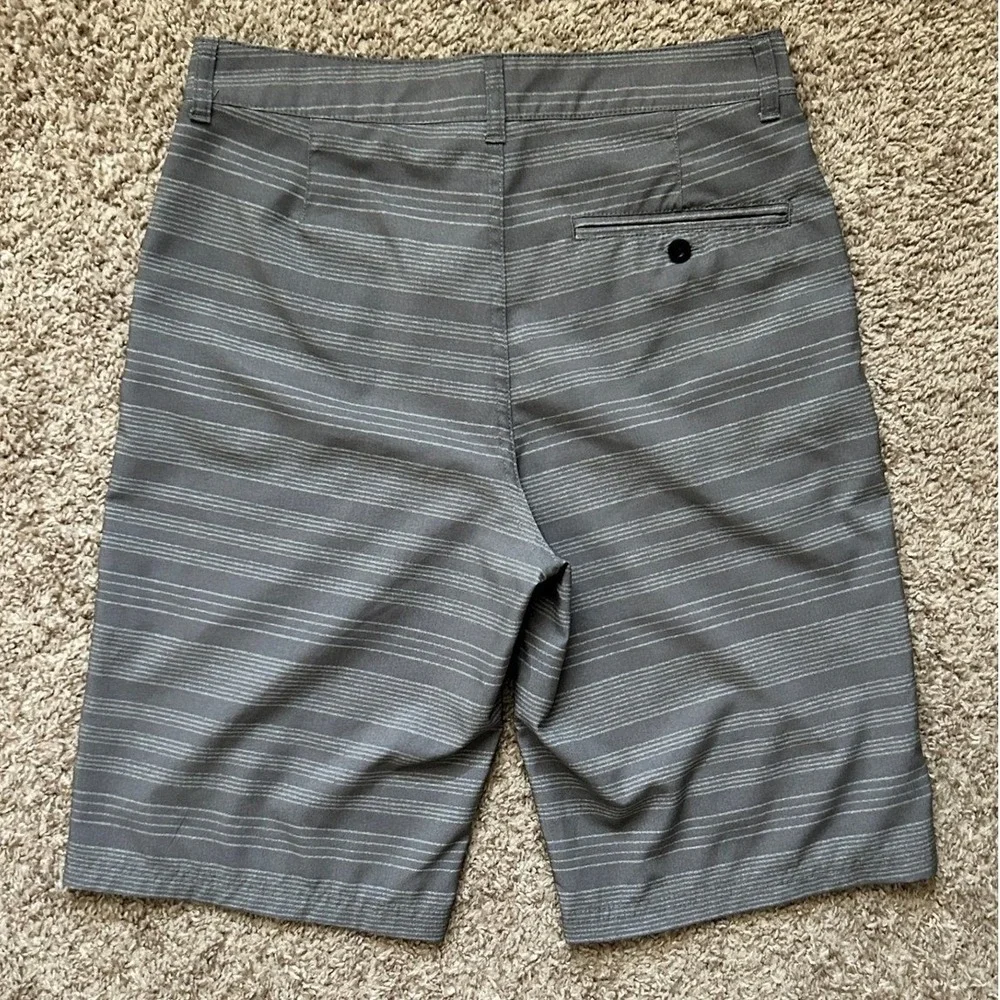 Under Armour Amphibious Shorts I Performance, Gray Striped I Size 18‎